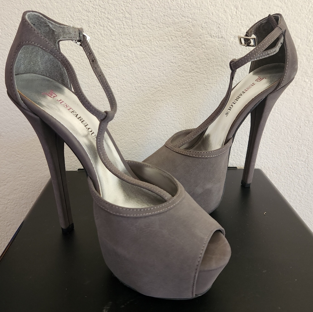Gray strap peep toe size 7.5